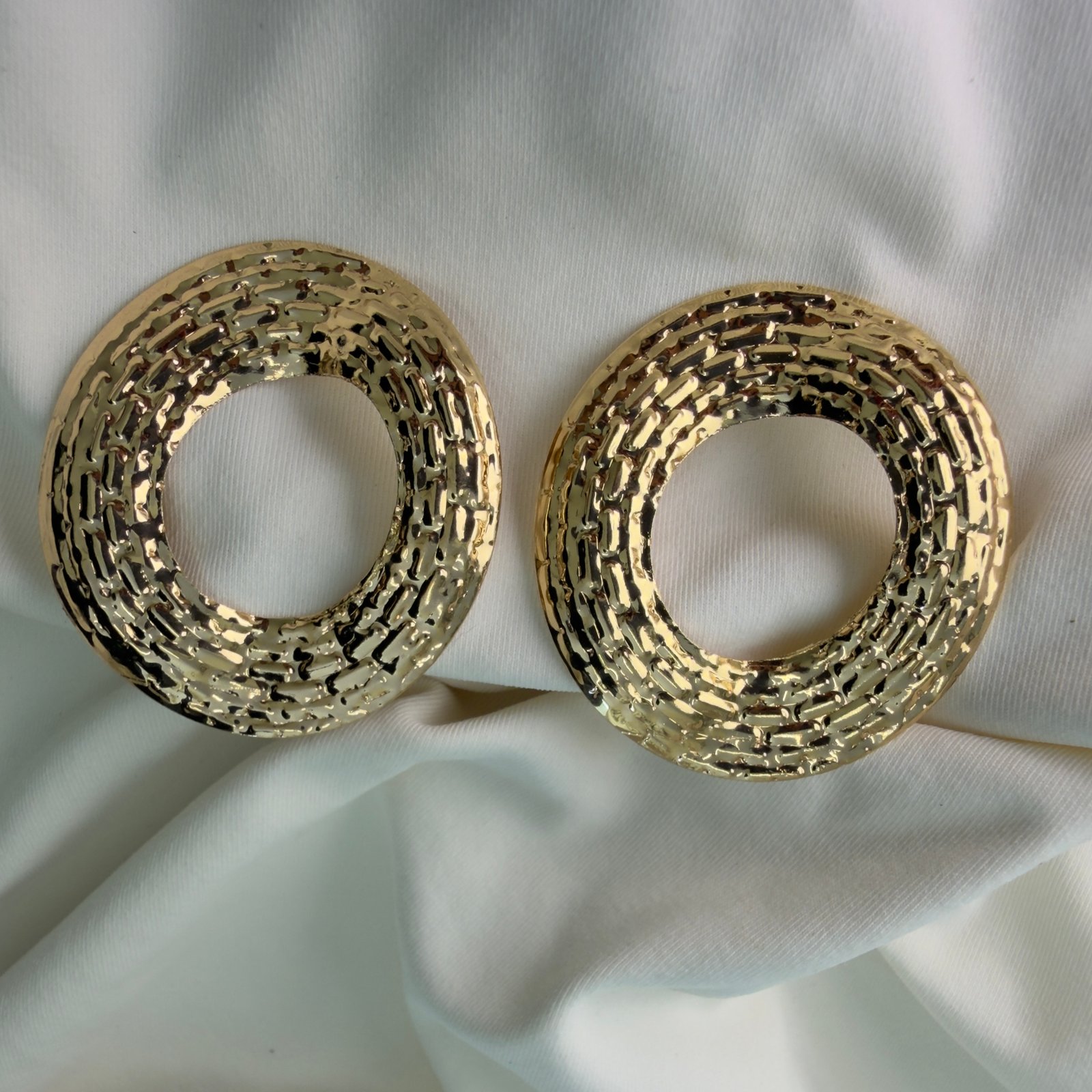 Brinco Texturizado Dourado