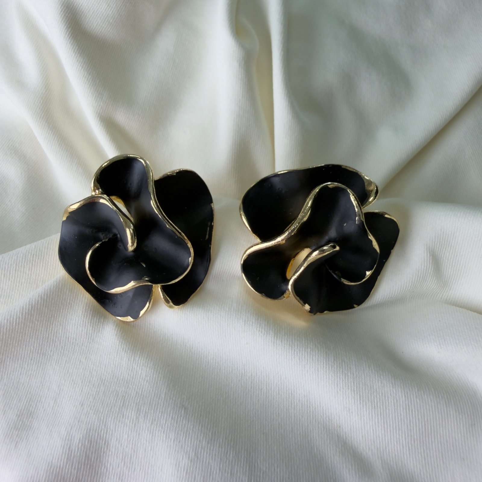 Brinco Noir Bloom