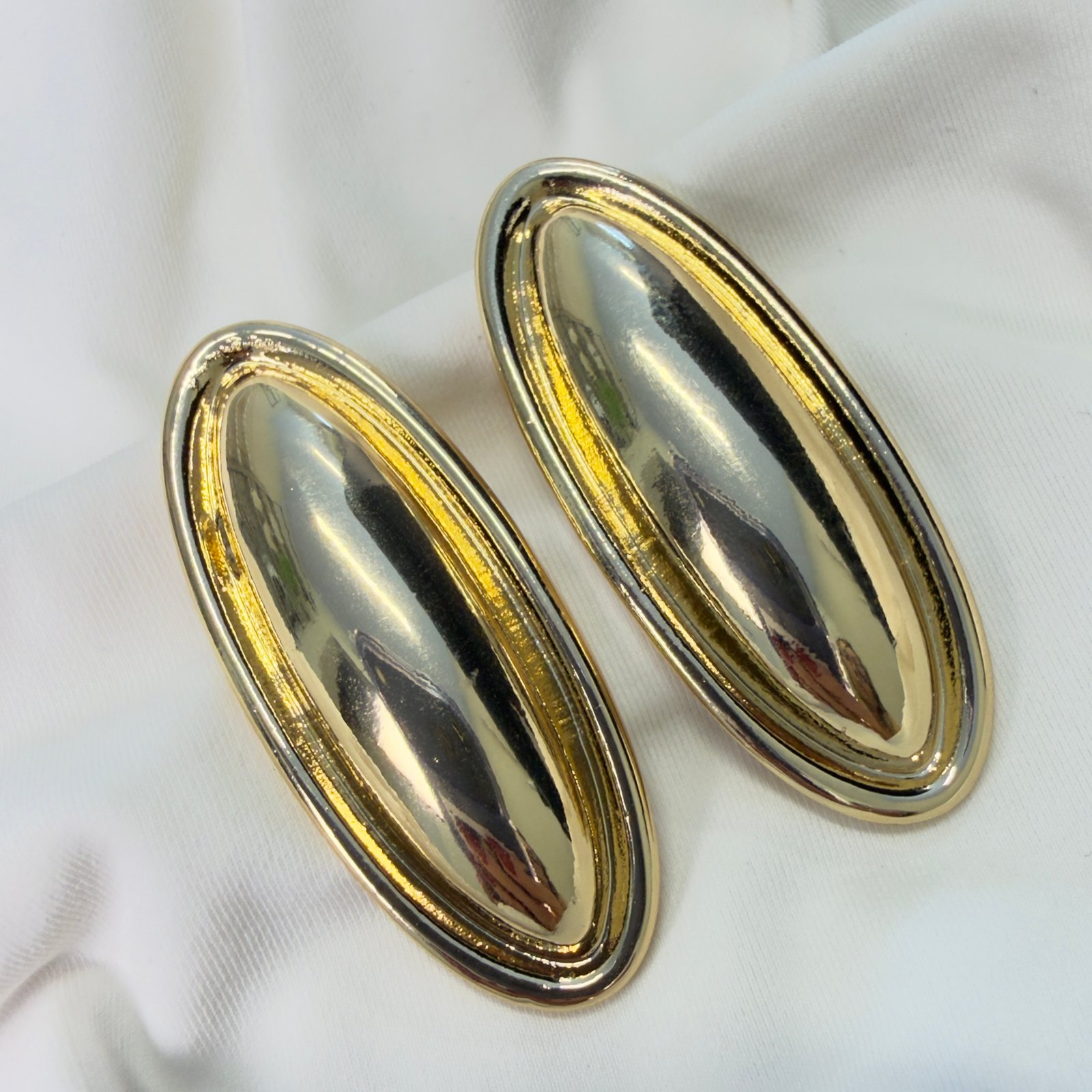 Brinco Oval Aurea Dourado